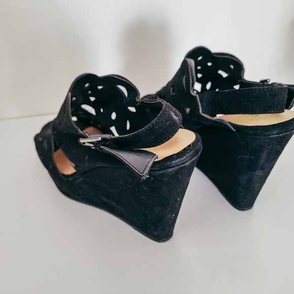 Chinese Laundry open toed wedge - Picture 5 of 6